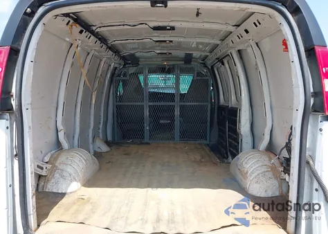 2017 Chevrolet Express 2500 Work Van z USA, uszkodzony, nr VIN 1GCWGAFG8H1100031